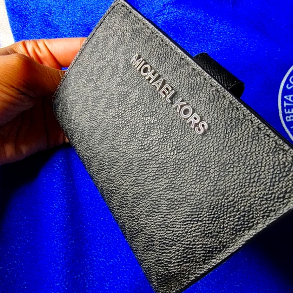 Black Medium Leather Michael Kors Wallet - Picture 1 of 5